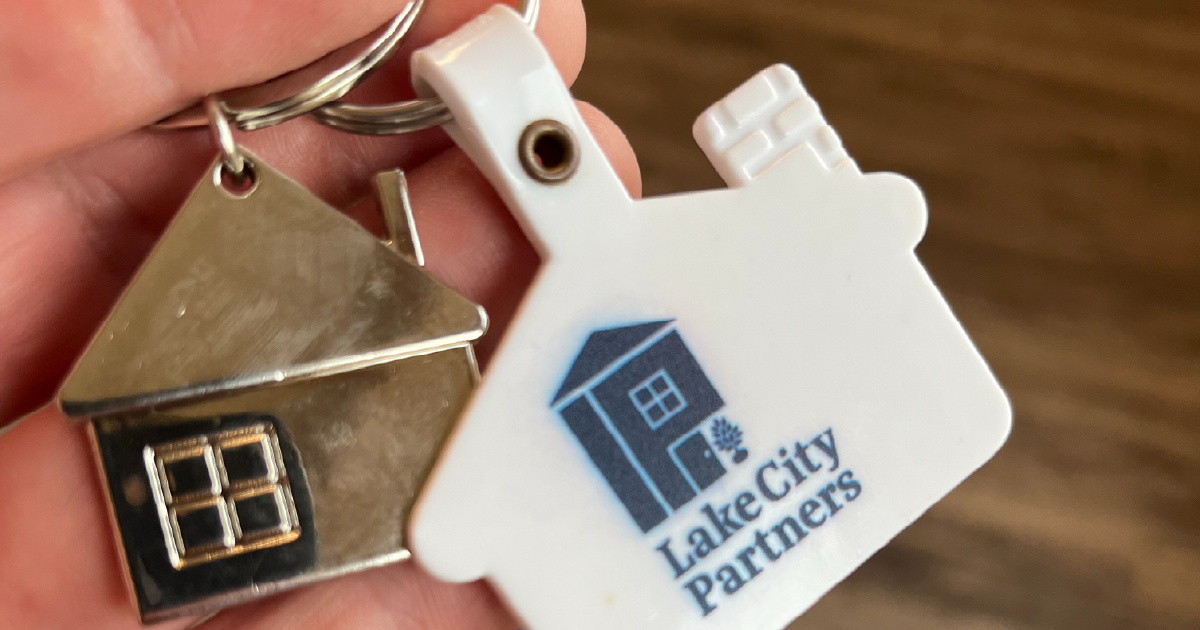 Hands with Keys_1200x800